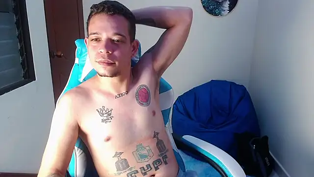 Snapshot of harry_contreras28 chatting on 11.15.25 harry contreras28 online show from 11.15.25