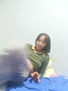 Snapshot of alexandra100gg chatting on 11.13.25 alexandra100gg online show from 11.13.25