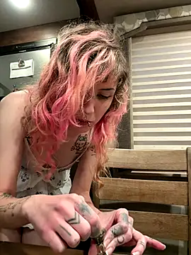 Snapshot of needlefaceUwU chatting on 11.15.25 needlefaceUwU online show from 11.15.25