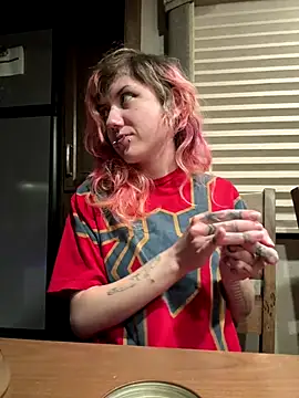 Snapshot of needlefaceUwU chatting on 11.22.25 needlefaceUwU online show from 11.22.25