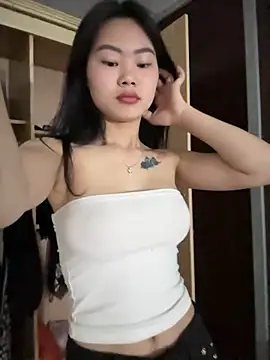 Snapshot of Lynk2x chatting on 05.15.26 Lynk2x online show from 05.15.26