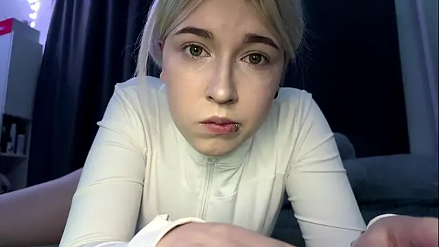 Snapshot of SexBIonde chatting on 11.14.25 SexBIonde online show from 11.14.25