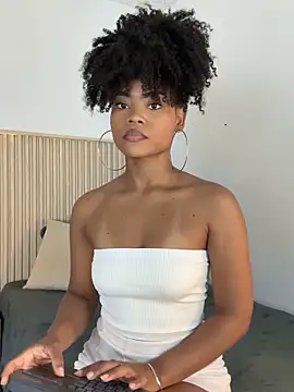 Snapshot of vanestraus chatting on 02.12.26 vanestraus online show from 02.12.26