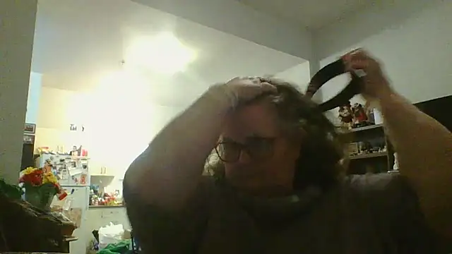 Snapshot of TiguhguhrsRose chatting on 11.18.25 TiguhguhrsRose online show from 11.18.25