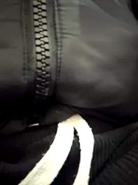 Snapshot of Rouse_hot_ chatting on 11.25.25 Rouse hot online show from 11.25.25