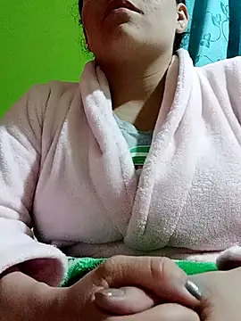 Snapshot of Rouse_hot_ chatting on 12.19.25 Rouse hot online show from 12.19.25