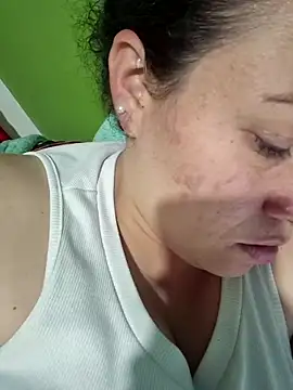 Snapshot of Rouse_hot_ chatting on 12.23.25 Rouse hot online show from 12.23.25