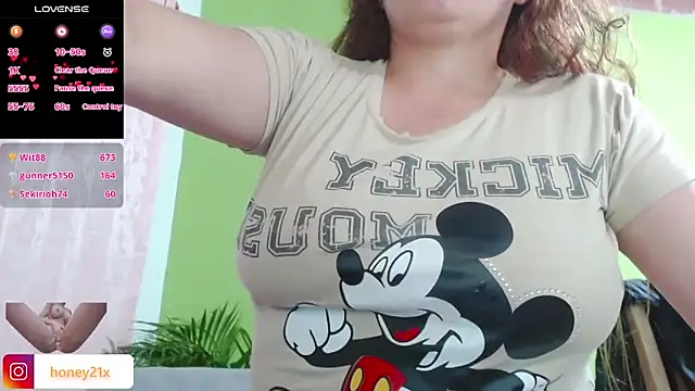 Snapshot of Rouse_hot_ chatting on 02.04.26 Rouse hot online show from 02.04.26