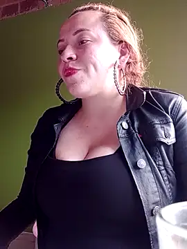 Snapshot of Rouse_hot_ chatting on 02.15.26 Rouse hot online show from 02.15.26