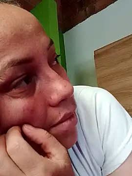 Snapshot of Rouse_hot_ chatting on 02.25.26 Rouse hot online show from 02.25.26