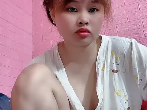 Snapshot of Lina8386 chatting on 11.17.25 Lina8386 online show from 11.17.25