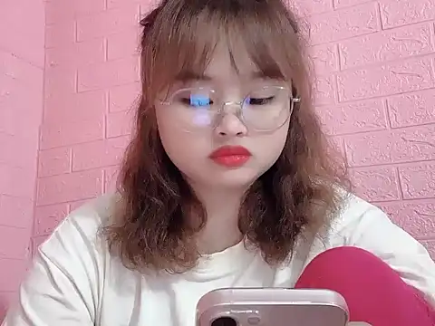Snapshot of Lina8386 chatting on 11.24.25 Lina8386 online show from 11.24.25