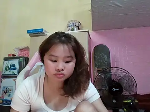 Snapshot of Lina8386 chatting on 11.30.25 Lina8386 online show from 11.30.25