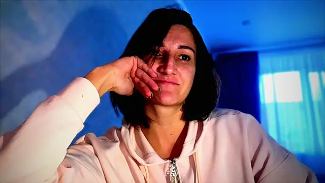 Snapshot of Elizarosse chatting on 11.14.25 Elizarosse online show from 11.14.25