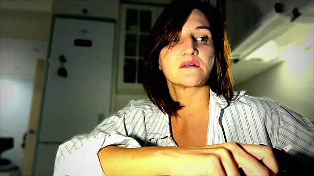 Snapshot of Elizarosse chatting on 11.17.25 Elizarosse online show from 11.17.25