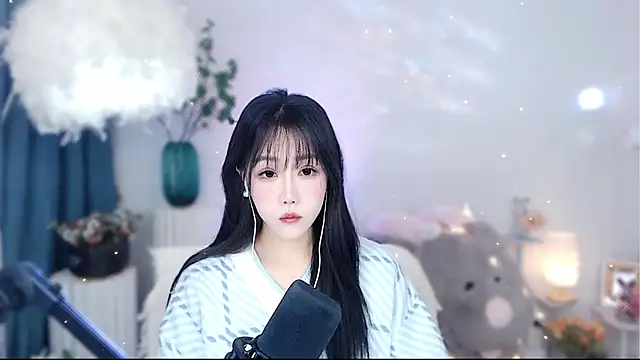 Laura 520 online show from 11.22.25