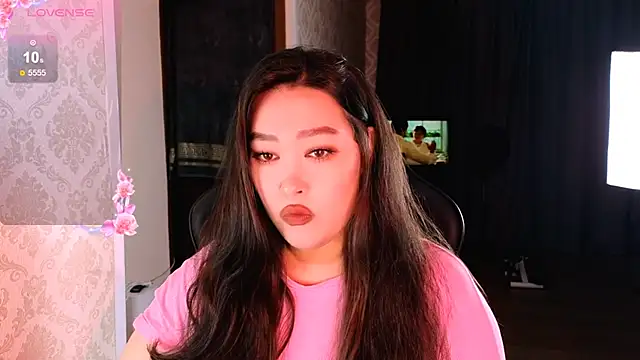 Snapshot of Emma_Uilson chatting on 11.19.25 Emma Uilson online show from 11.19.25