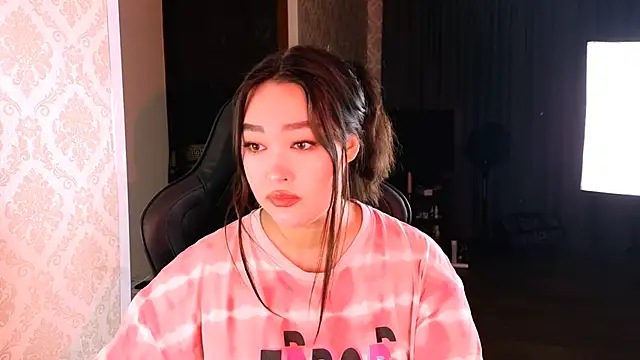 Emma Uilson online show from 11.25.25