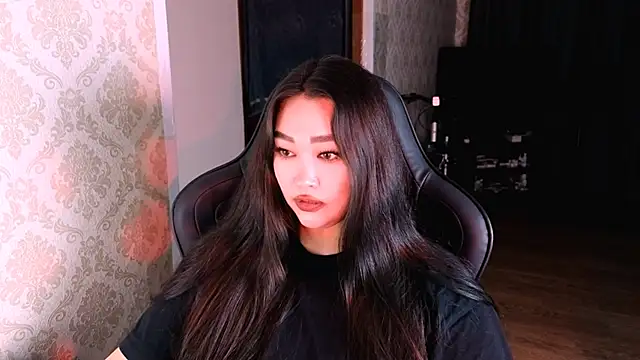 Emma Uilson online show from 01.11.26