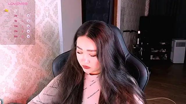 Emma Uilson online show from 04.18.26