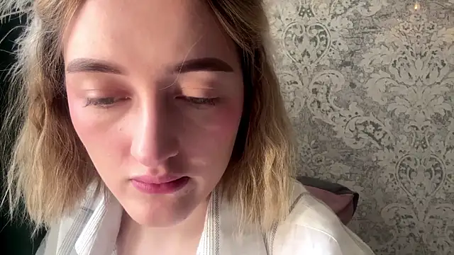 Emily lyy online show from 11.29.25