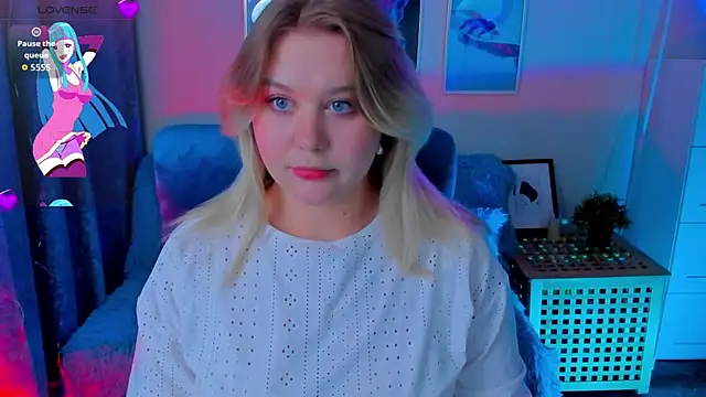 Snapshot of LouiseMous chatting on 12.03.25 LouiseMous online show from 12.03.25