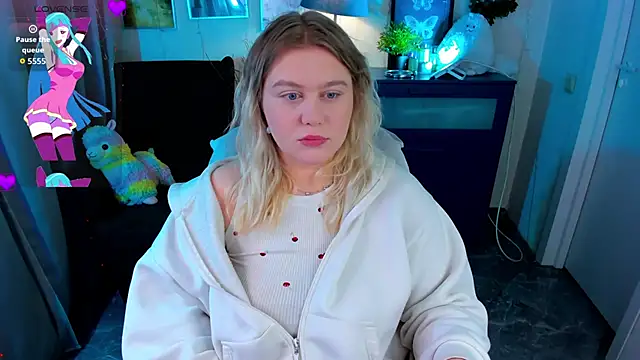 Snapshot of LouiseMous chatting on 01.12.26 LouiseMous online show from 01.12.26