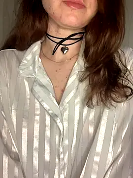 Snapshot of Alishiass399 chatting on 11.19.25 Alishiass399 online show from 11.19.25