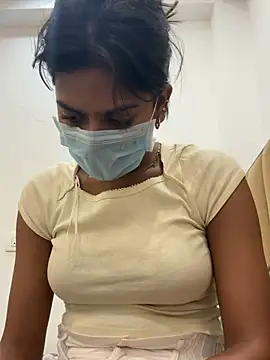 Snapshot of sexyayeshadesi chatting on 05.21.26 sexyayeshadesi online show from 05.21.26