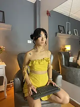 AmbarOishi   online show from 12.15.25