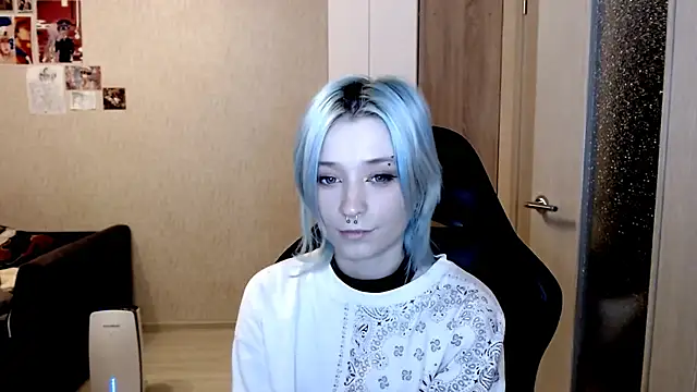 SophiaLur online show from 11.18.25