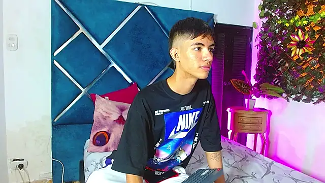 Snapshot of JamesConnor001 chatting on 11.17.25 JamesConnor001 online show from 11.17.25