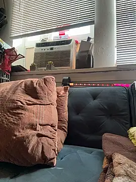 Motherbigbus online show from 12.21.25