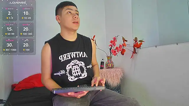 Lucastorrez01 online show from 12.04.25