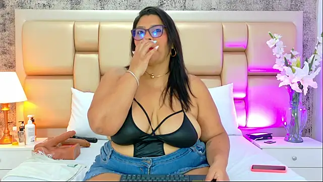 Snapshot of SelennaCooper chatting on 01.08.26 SelennaCooper online show from 01.08.26