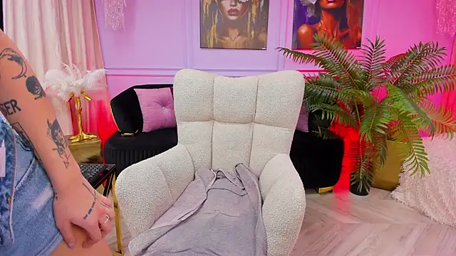 YasminWild online show from 11.28.25