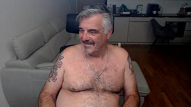 Buidapest online show from 11.25.25