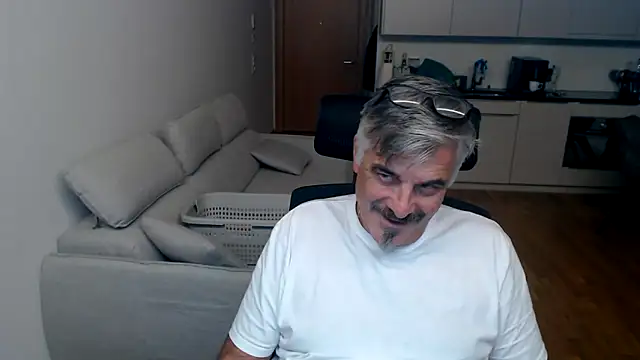 Buidapest online show from 02.02.26