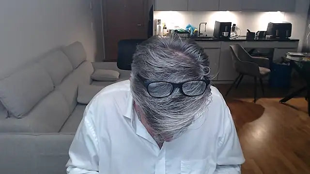 Buidapest online show from 04.05.26