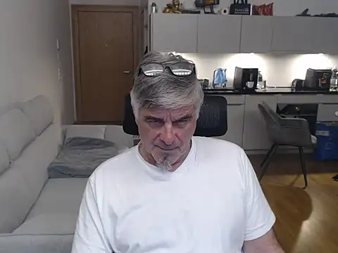 Buidapest online show from 04.12.26