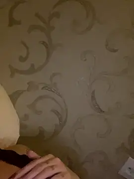 Snapshot of parla98 chatting on 11.16.25 parla98 online show from 11.16.25