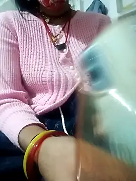 Snapshot of Anushasharma89 chatting on 12.14.25 Anushasharma89 online show from 12.14.25