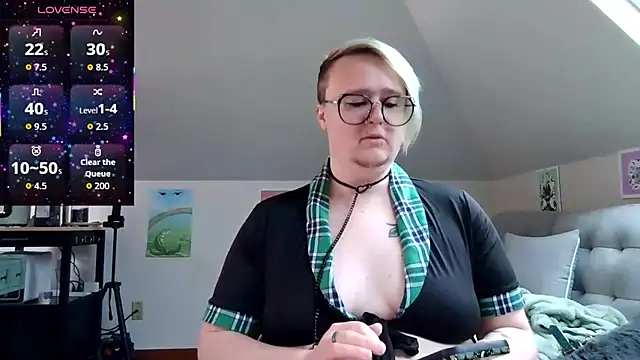 Snapshot of queerlyjaz chatting on 05.02.26 queerlyjaz online show from 05.02.26