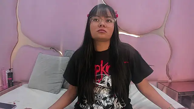 Aisha Leenss online show from 01.16.26