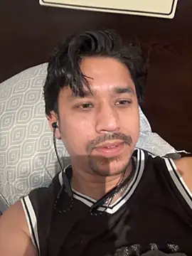 Snapshot of Jhonneeey chatting on 11.17.25 Jhonneeey online show from 11.17.25