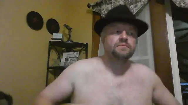 Snapshot of TheOneDonShaun chatting on 11.22.25 TheOneDonShaun online show from 11.22.25