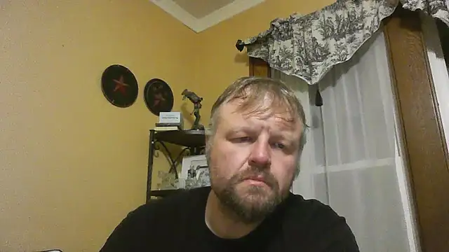 Snapshot of TheOneDonShaun chatting on 12.14.25 TheOneDonShaun online show from 12.14.25