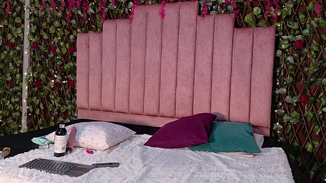 MiaJanss online show from 01.05.26