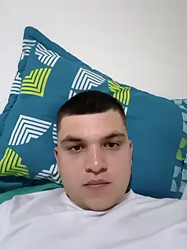 Snapshot of Thomas12sweet chatting on 11.17.25 Thomas12sweet online show from 11.17.25