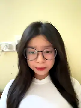 Snapshot of mau155_ chatting on 11.19.25 mau155 online show from 11.19.25